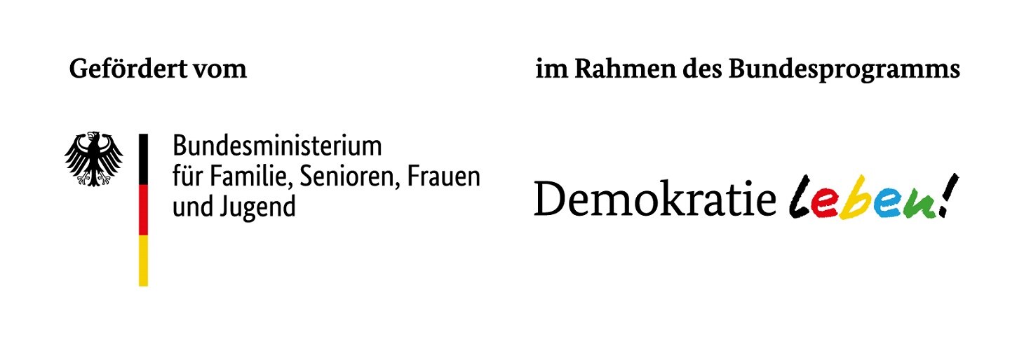 weißer Untergrund mit Schrift Demokratie und in bunten Buchstaben das Wort leben