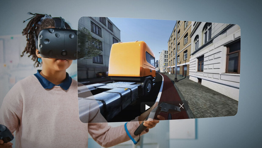 Kind mit VR Brille und ein Bild daneben mit dem Motiv was es durch die VR Brille sieht, ein LKW beim Abbiegen
