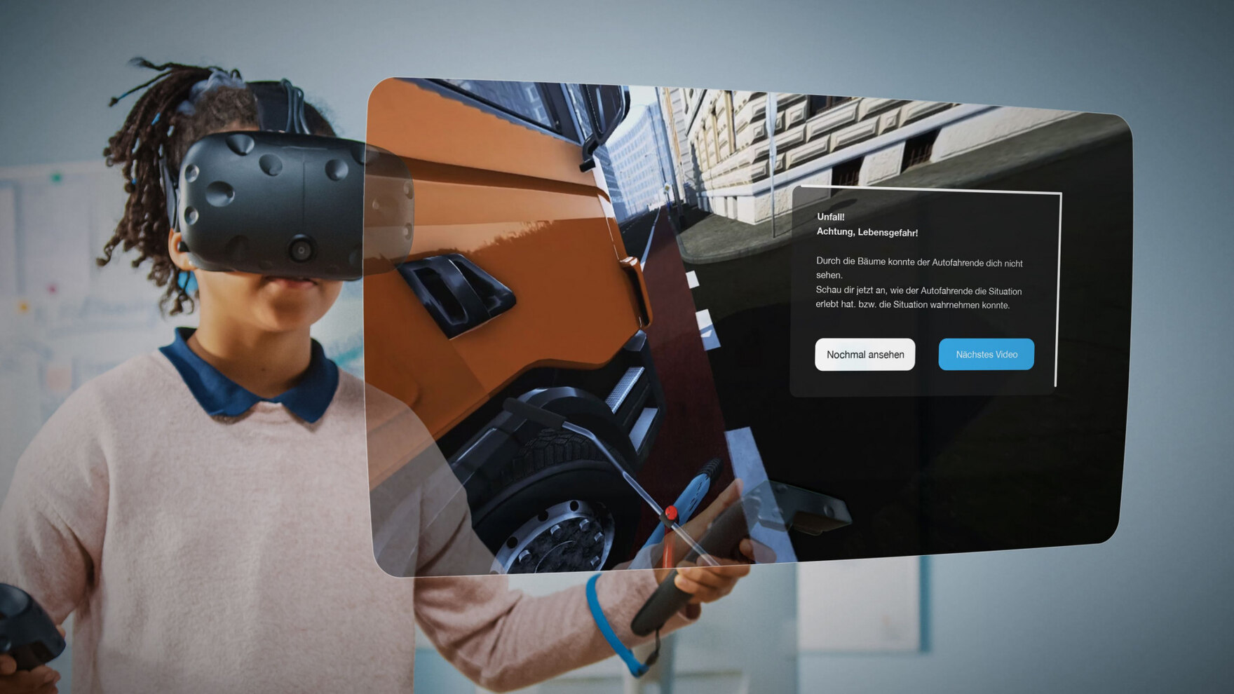 Kind mit VR Brille und daneben ein Foto mit einem LKW im Kreuzungsbereich mit dem Hinweis einer Gefahr