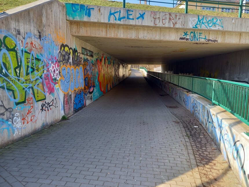 Fußgängerunterführung mit Graffiti