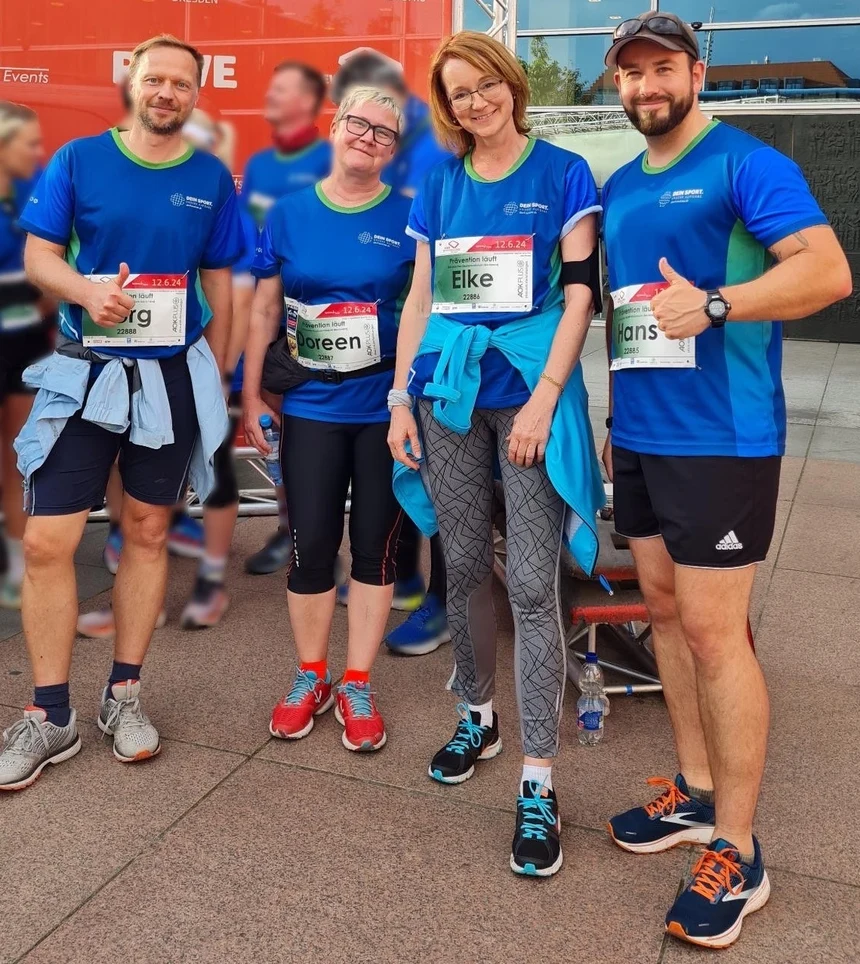 vier Kolleginnen und Kollegen der Geschäftsstelle bei der Rewe Team Challenge