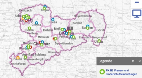Interaktive Landkarte des Bundesland Sachsen mit bunt angepinnten Standorten wie »Leipzig« oder »Chemnitz«. Eine Legende unten zeigt, dass grün angepinnte Standorte Frauen- und Kinderschutzeinrichtungen darstellen sollen.