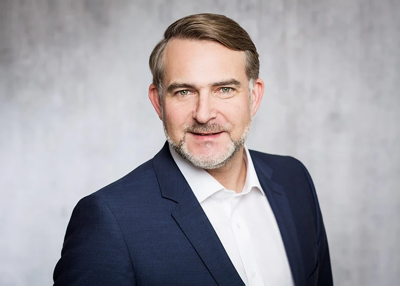 Portraitfoto von Sirko Schamel
